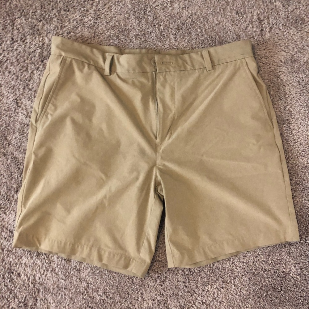 Vineyard Vines Khaki 8”Performance Breaker Shorts